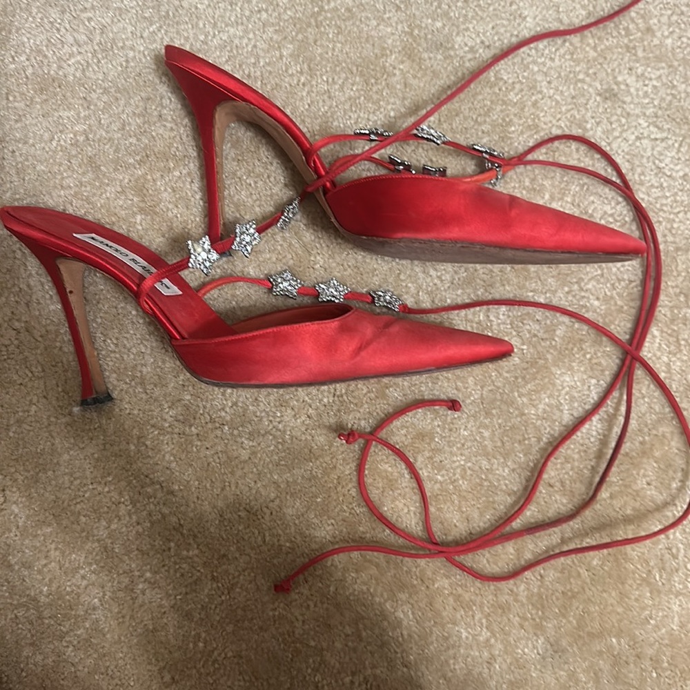 RARE STUNNING STAR MANOLO BLAHNIKS - Picture 2 of 3